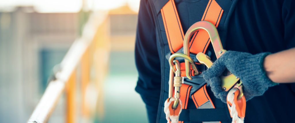 munkavédelmi egyéni védőeszköz, védőfelszerelés építkezési területen