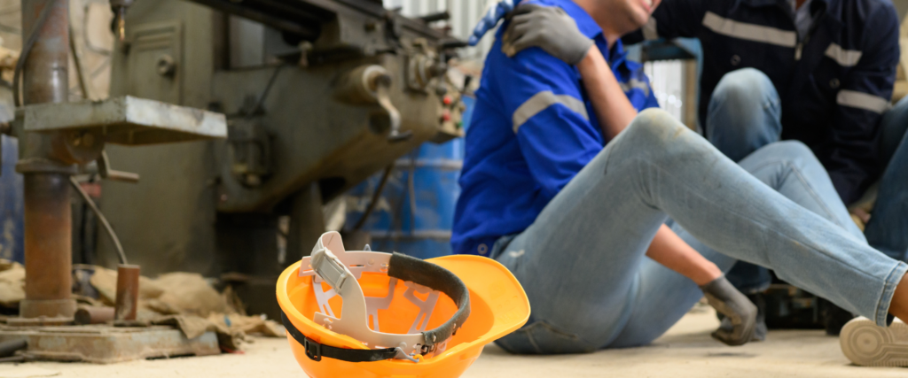 munkavállaló balesete munkahelyi környezetben, amely munkabalesetet okoz